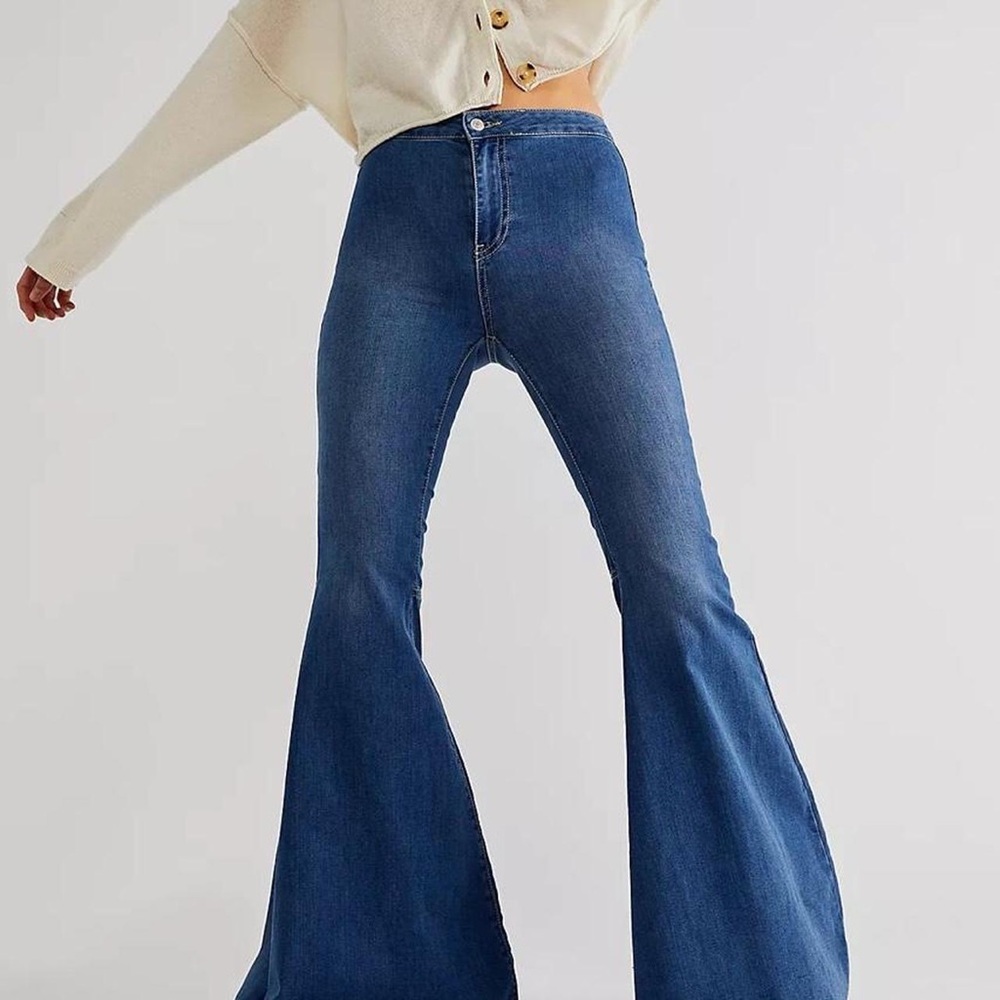 Free People Flare Jeans
WORN ONCE